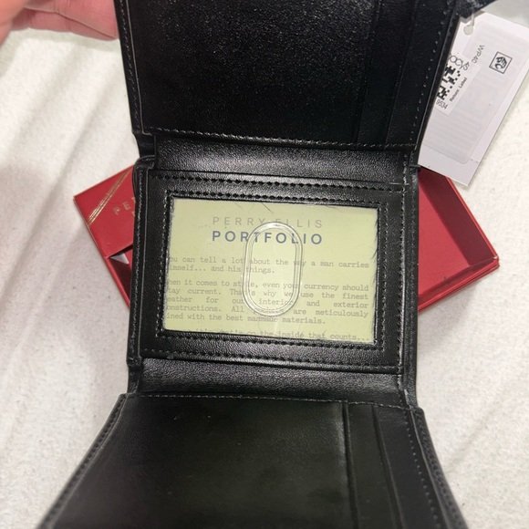 Perry Ellis Portfolio wallet - Picture 5 of 5